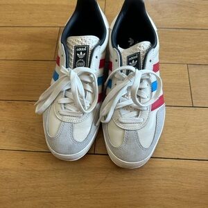 ADIDAS - GAZELLES - red white and blue stripes